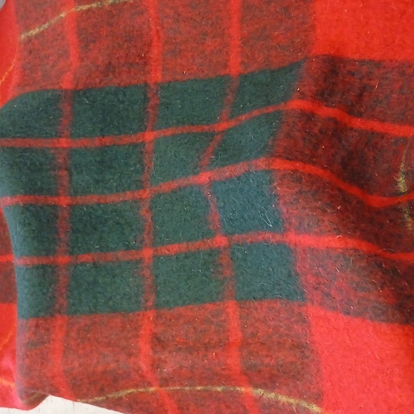 Glen Cree Red Mohair Blanket Trow - Picture 5 of 5